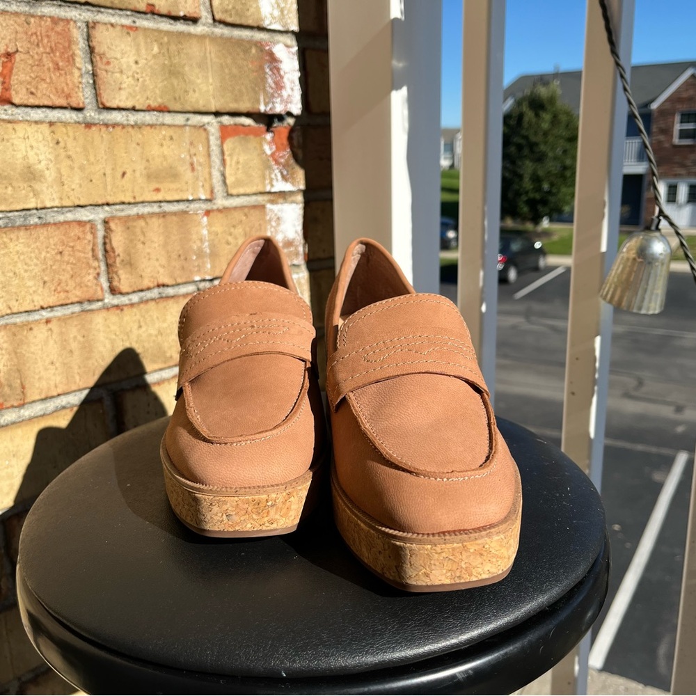 Lucky Brand Tan Flats with Slip-On Comfort